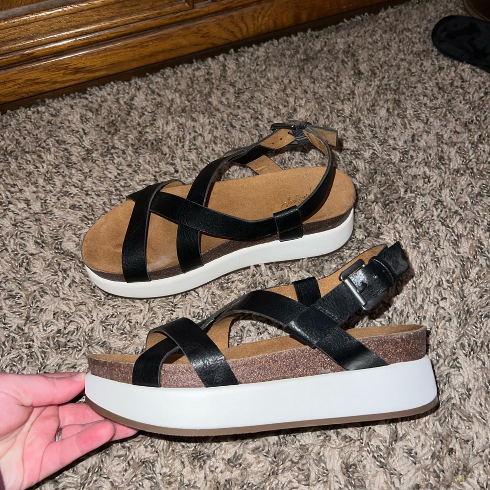 Crown Vintage Black and Brown Sandals